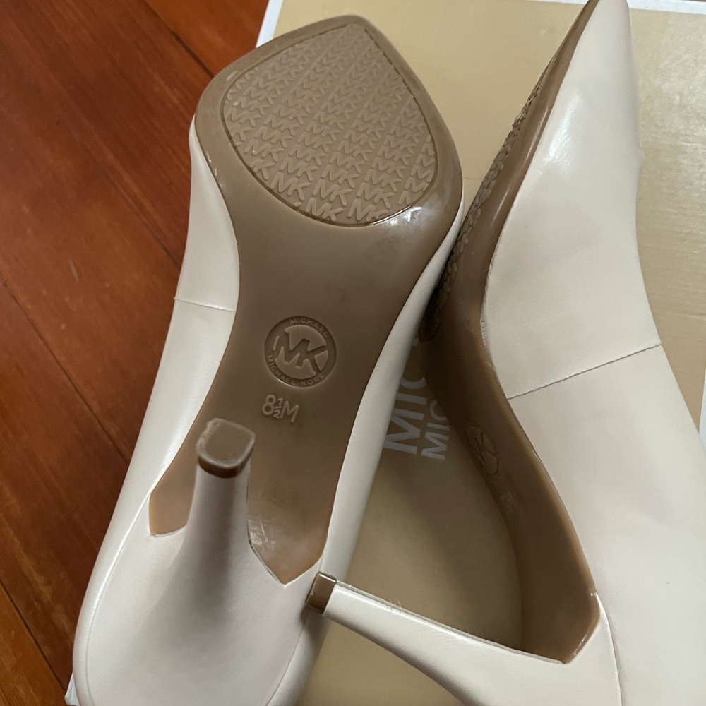 NWOT very elegant and comfortable for party and daily - Picture 3 of 3